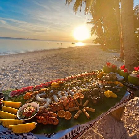 Apo Diver Beach Resort Сан Хуан Екстериор снимка