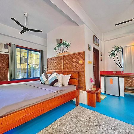 Apo Diver Beach Resort Сан Хуан Екстериор снимка