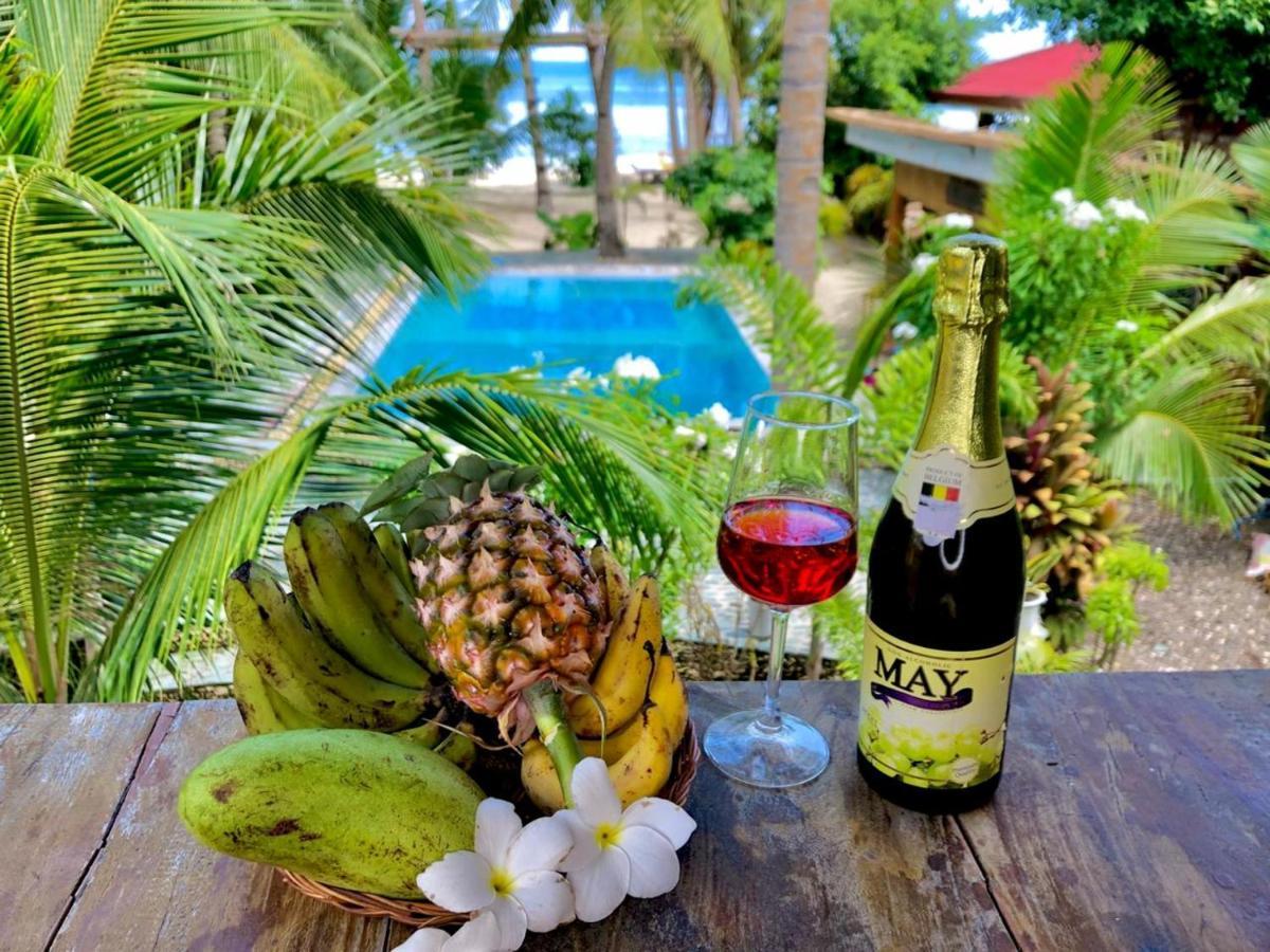 Apo Diver Beach Resort Сан Хуан Екстериор снимка