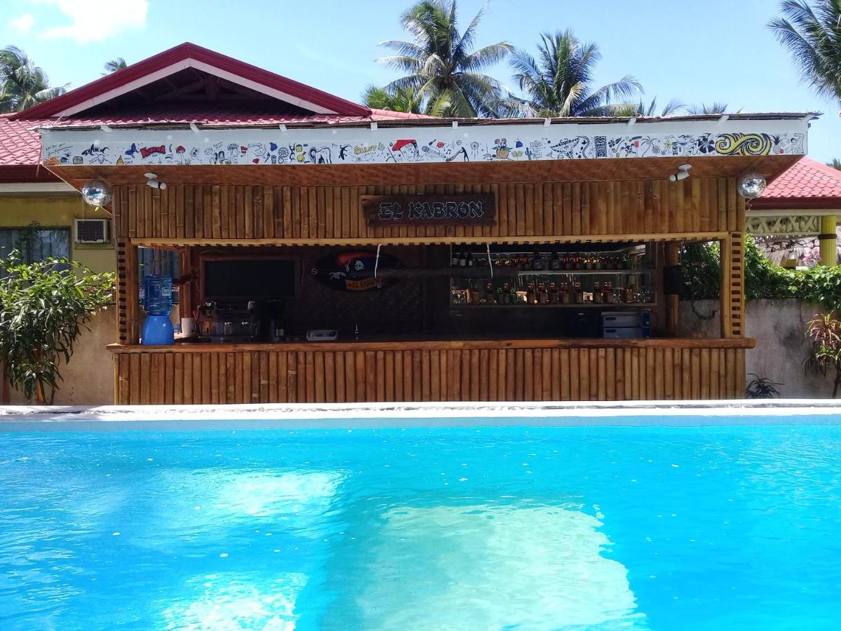 Apo Diver Beach Resort Сан Хуан Екстериор снимка