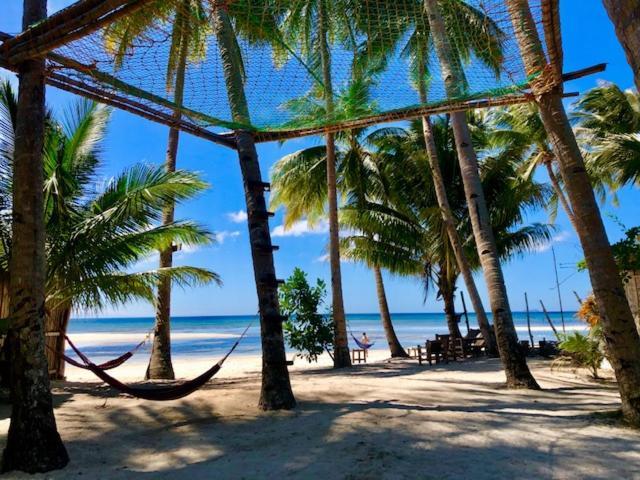 Apo Diver Beach Resort Сан Хуан Екстериор снимка