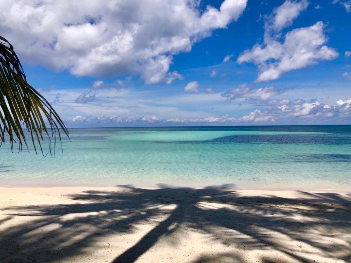 Apo Diver Beach Resort Сан Хуан Екстериор снимка