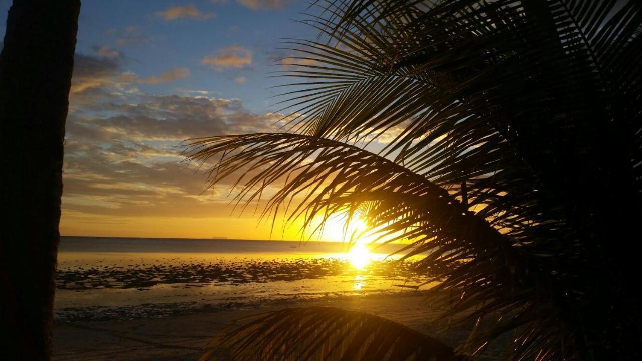 Apo Diver Beach Resort Сан Хуан Екстериор снимка