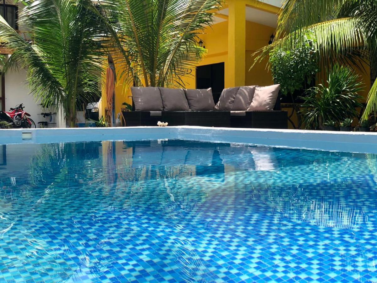 Apo Diver Beach Resort Сан Хуан Екстериор снимка