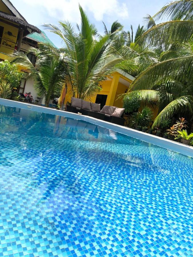 Apo Diver Beach Resort Сан Хуан Екстериор снимка