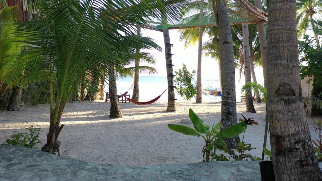 Apo Diver Beach Resort Сан Хуан Екстериор снимка
