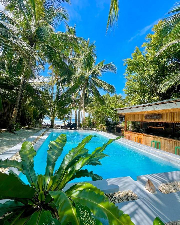 Apo Diver Beach Resort Сан Хуан Екстериор снимка