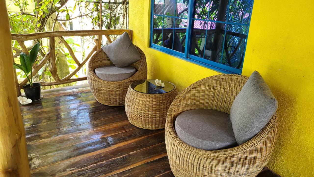Apo Diver Beach Resort Сан Хуан Екстериор снимка