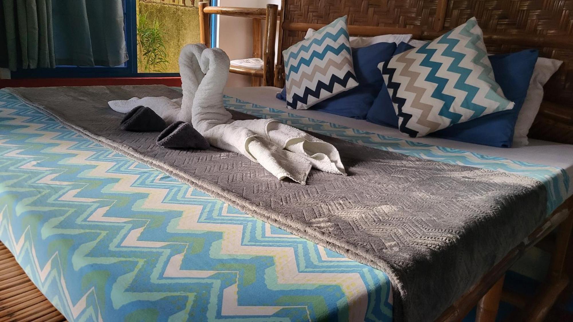 Apo Diver Beach Resort Сан Хуан Екстериор снимка
