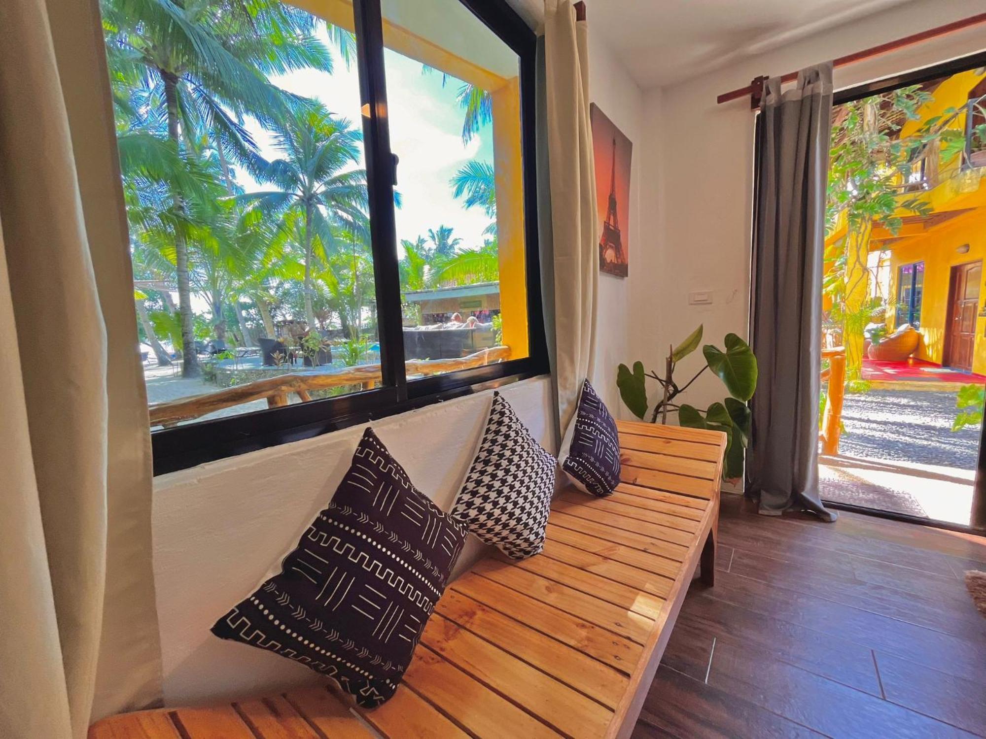 Apo Diver Beach Resort Сан Хуан Екстериор снимка